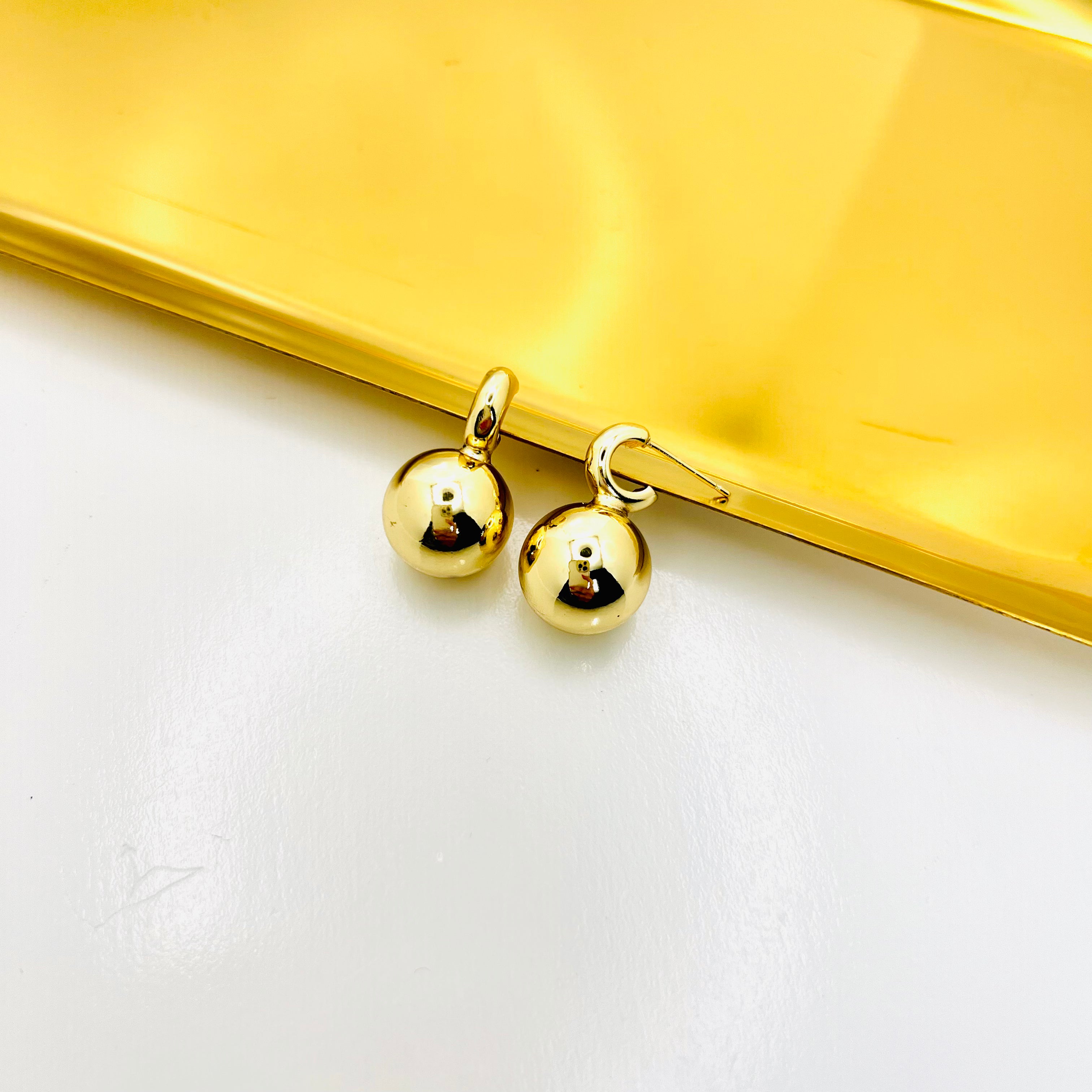 Aretes Esfera Dorada