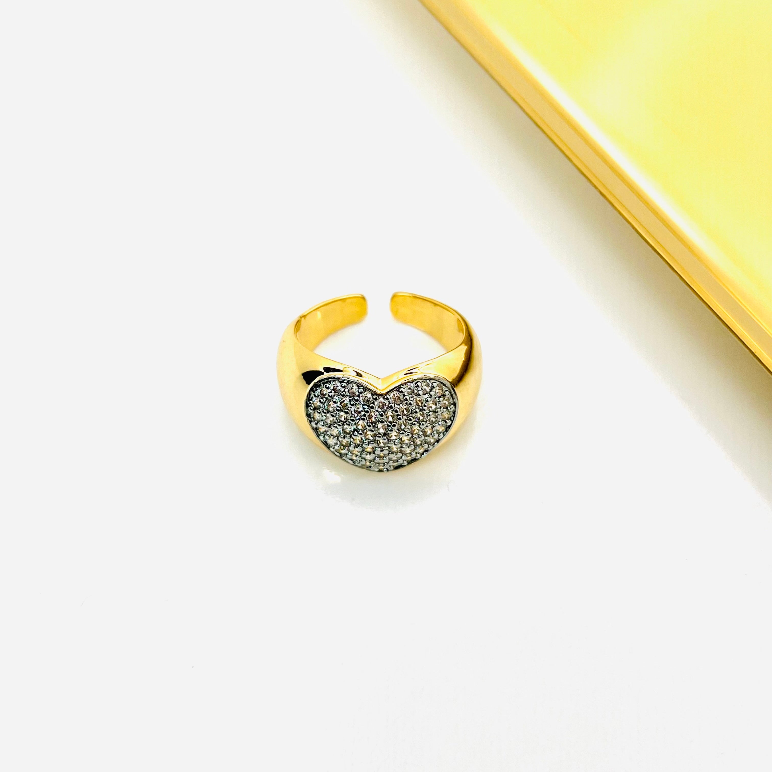 Anillo Corazón con Brillo Infinito