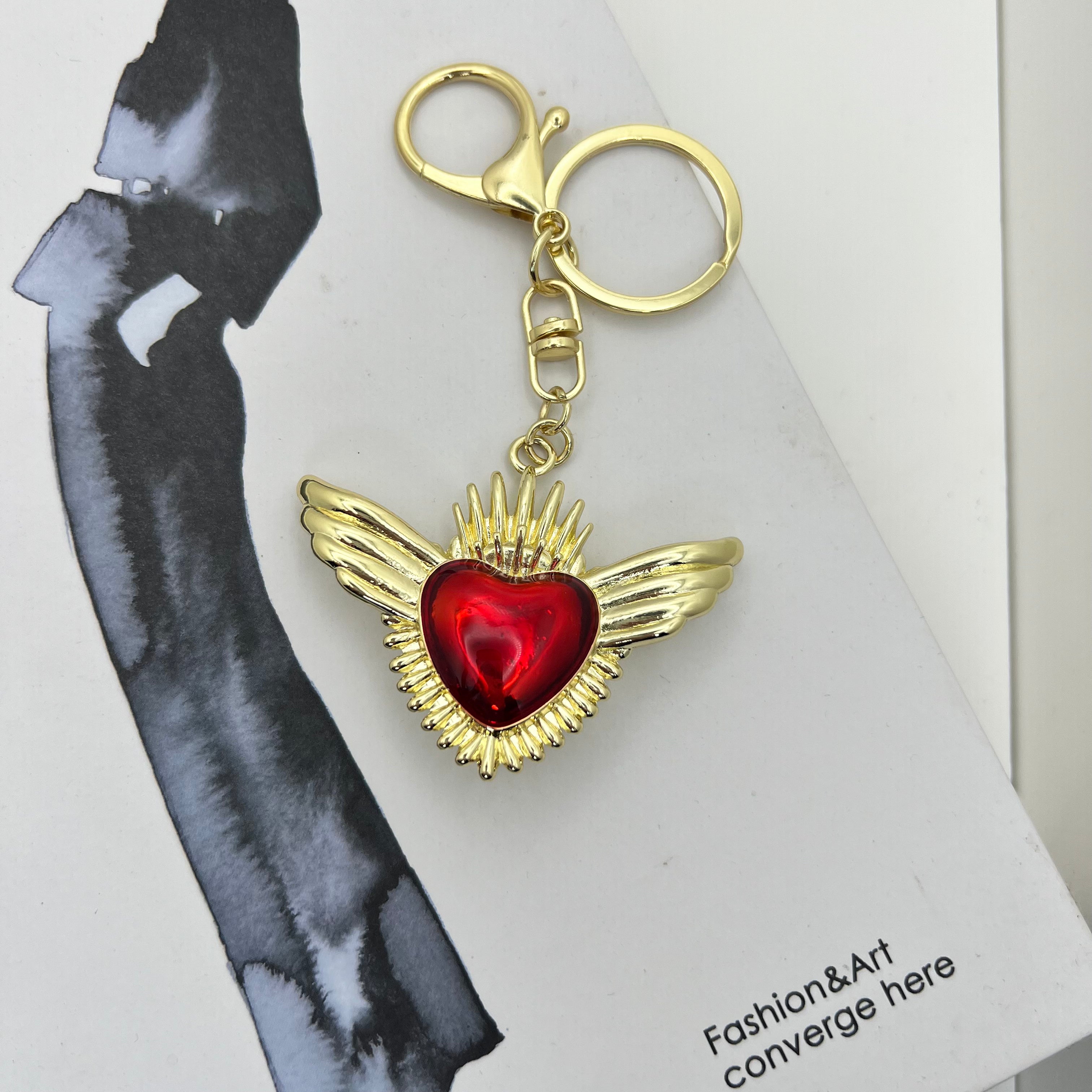 Bag Charm Corazón Rojo con Alas Doradas