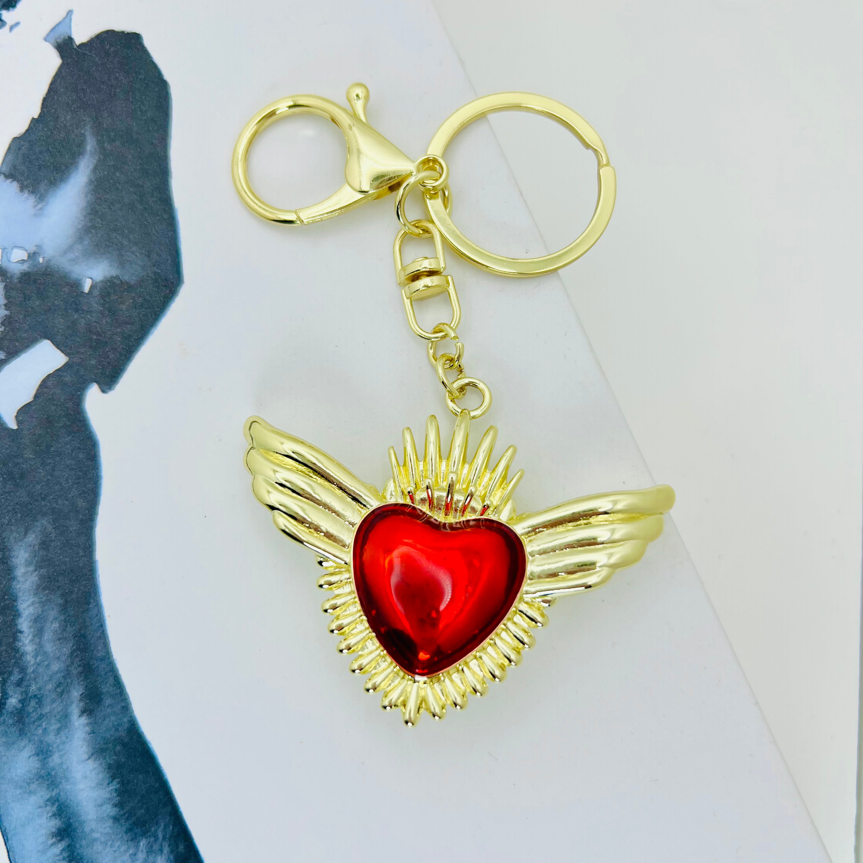 Bag Charm Corazón Rojo con Alas Doradas